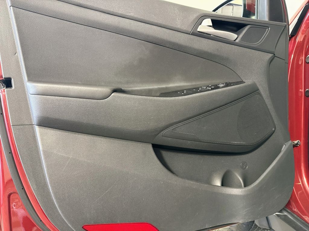 2020 Hyundai Tucson SE - Photo 11