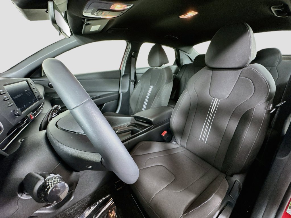 2025 Hyundai Elantra SEL - Photo 17