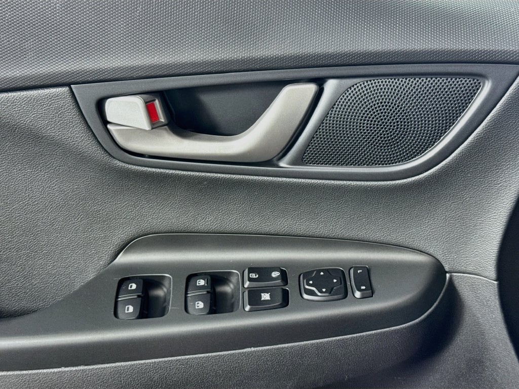 2021 Hyundai Kona Limited - Photo 14