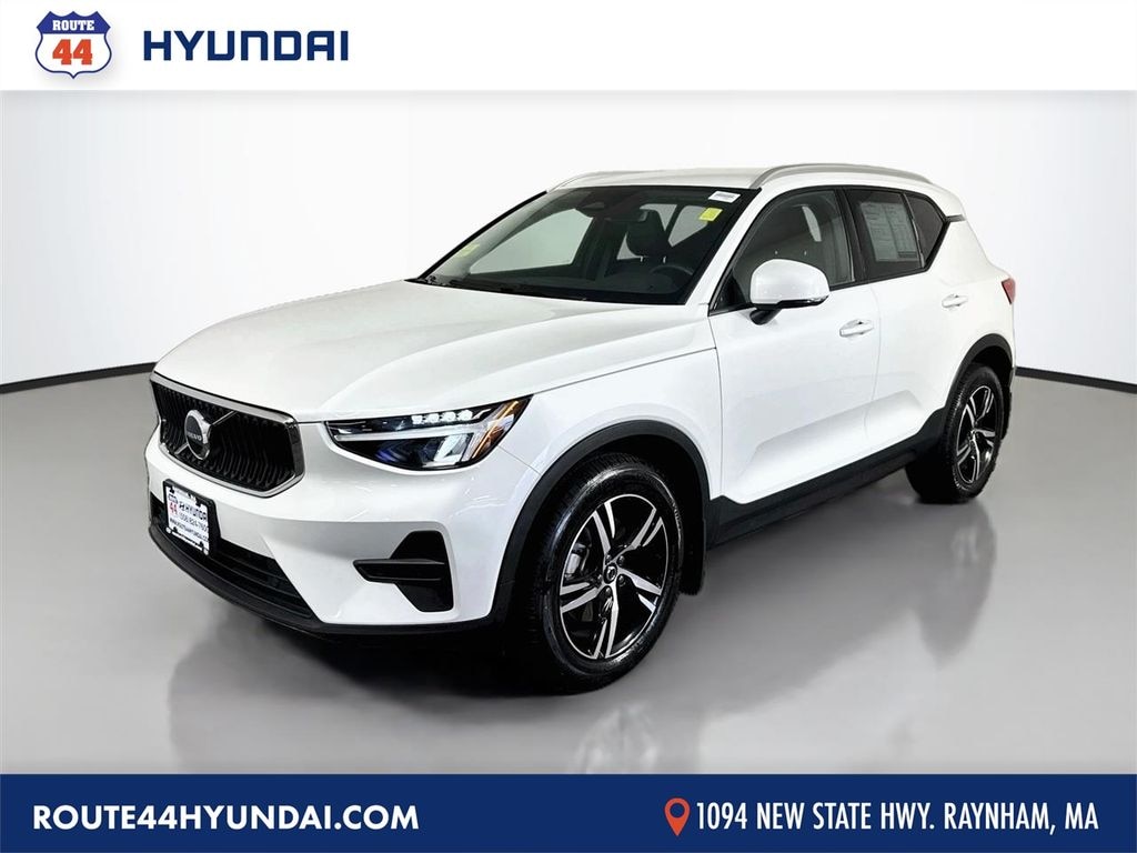 Used 2023 Volvo XC40 B5 Core SUV