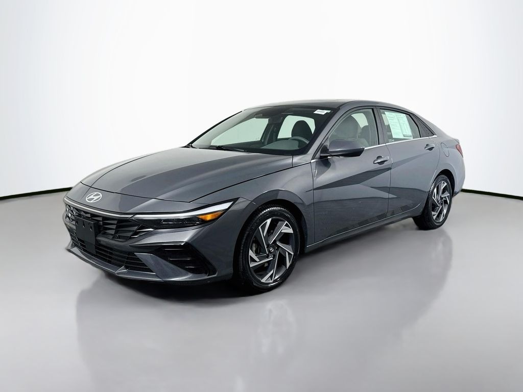 Used 2025 Hyundai Elantra SEL Convenience Sedan