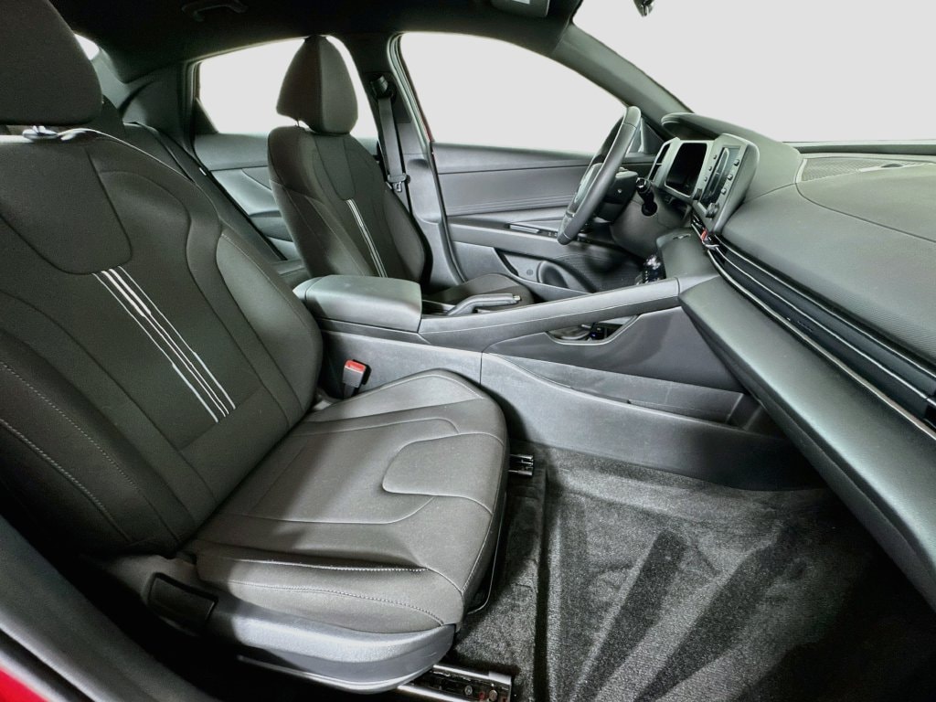 2025 Hyundai Elantra SEL - Photo 29