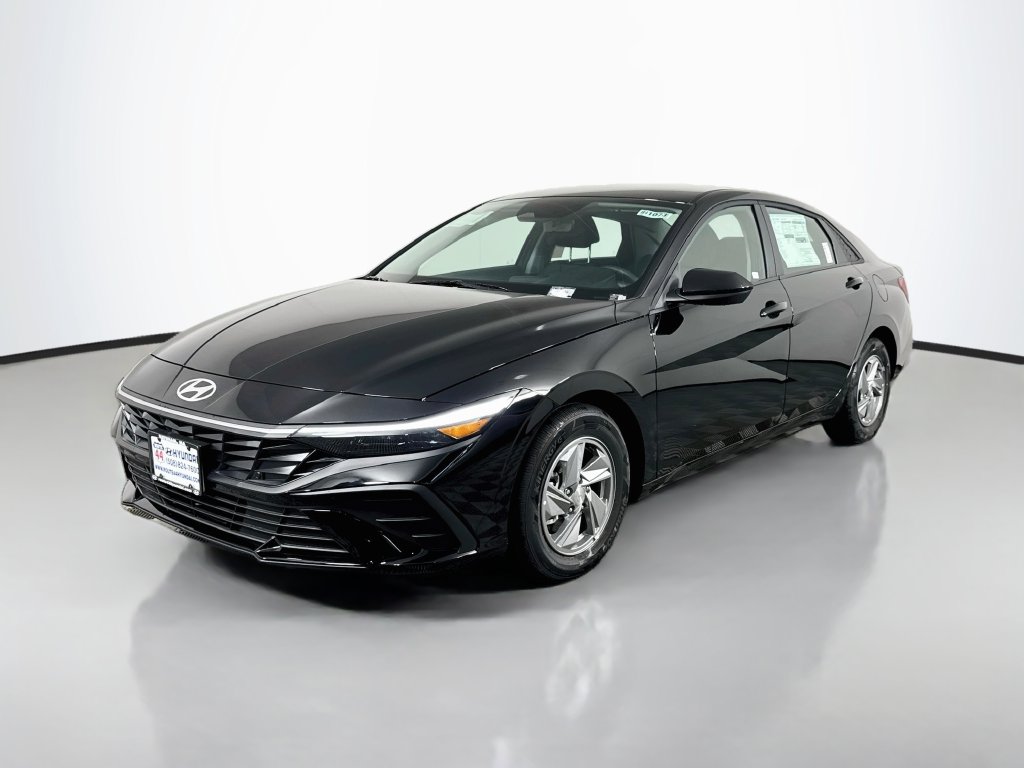New 2026 Hyundai Elantra SE Sedan