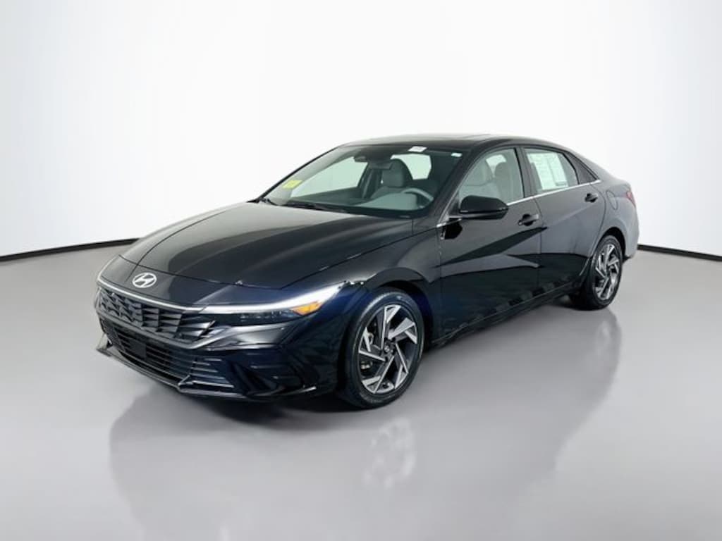 Used 2025 Hyundai Elantra SEL Convenience Sedan