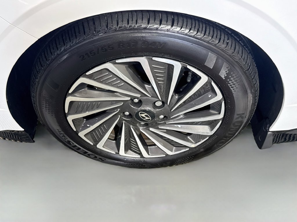 2025 Hyundai Sonata Hybrid SEL - Photo 4