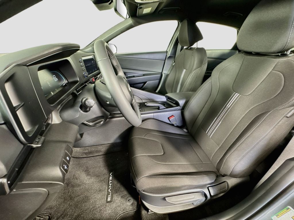 2026 Hyundai Elantra SEL Sport - Photo 17
