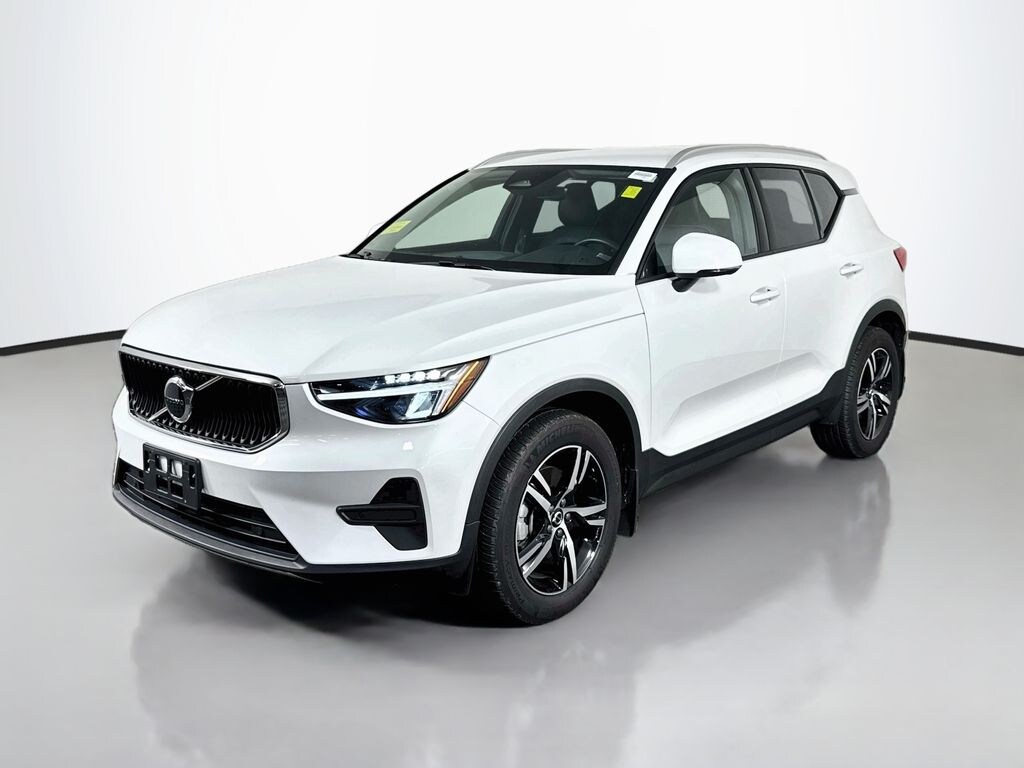 Used 2023 Volvo XC40 B5 Core SUV