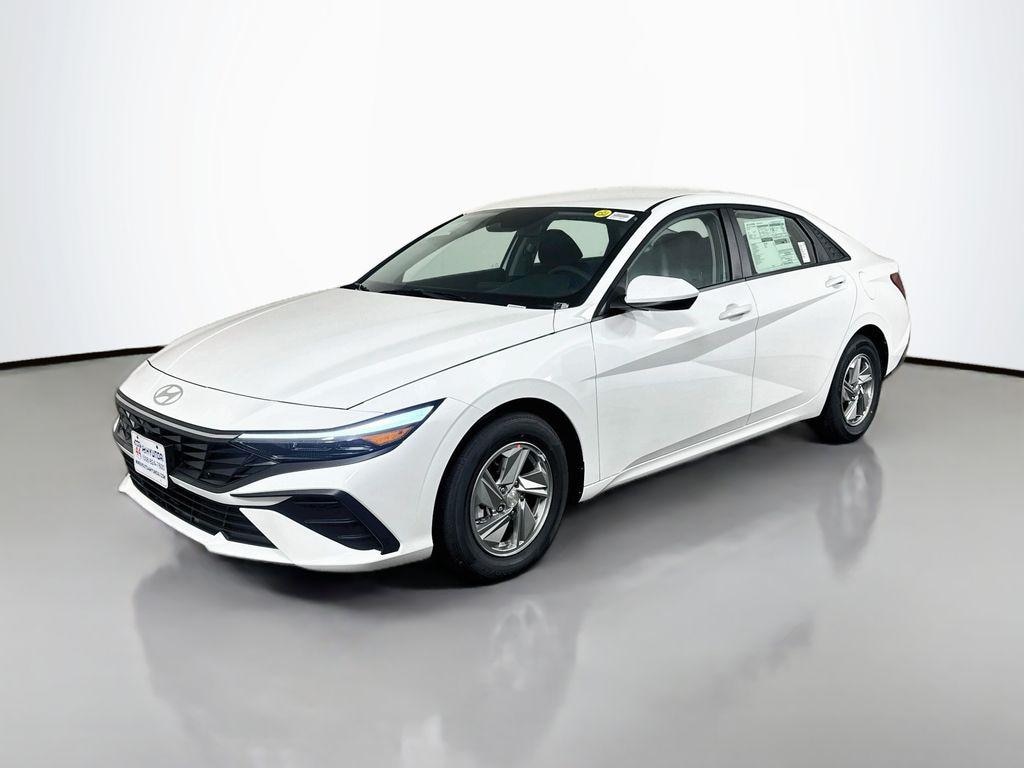 New 2026 Hyundai Elantra SE Sedan