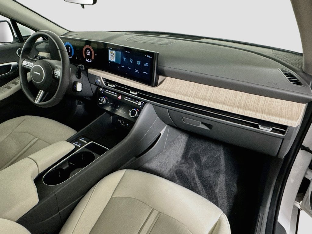 2025 Hyundai Sonata Hybrid SEL - Photo 30