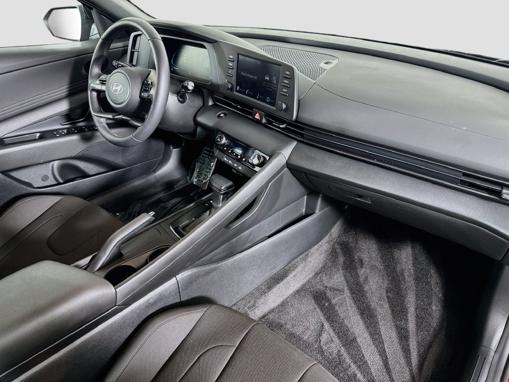 2025 Hyundai Elantra SEL - Photo 30