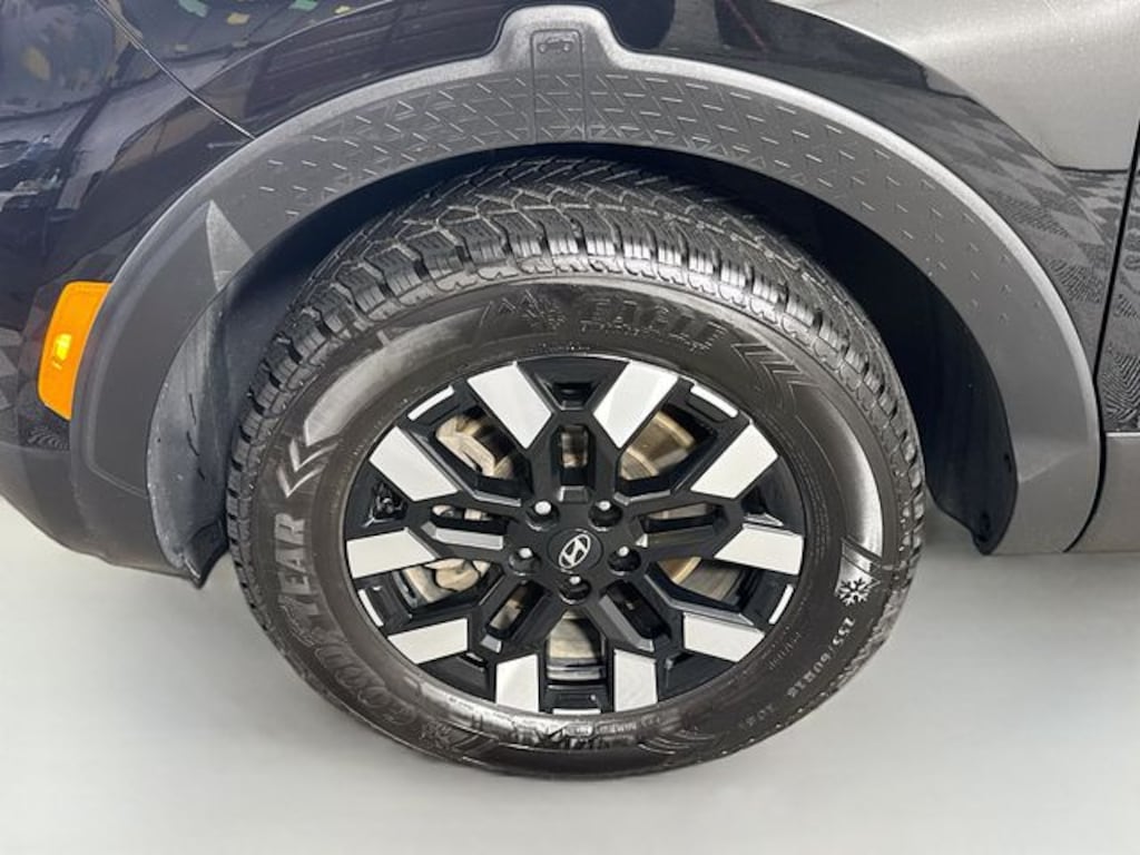 Used 2025 Hyundai Santa Cruz SE Truck