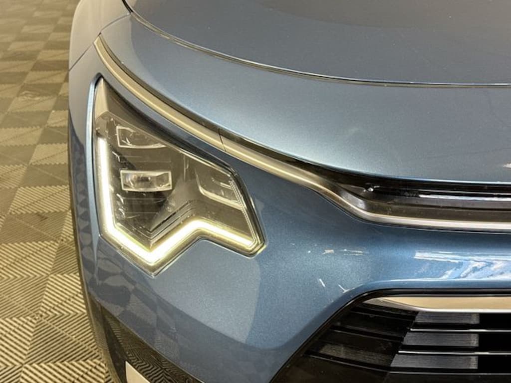 Used 2023 Kia Niro Plug-In Hybrid SX SUV