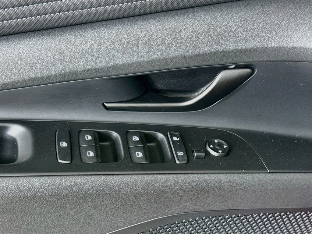 2025 Hyundai Elantra SEL - Photo 13