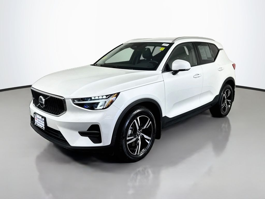 Used 2023 Volvo XC40 B5 Core SUV