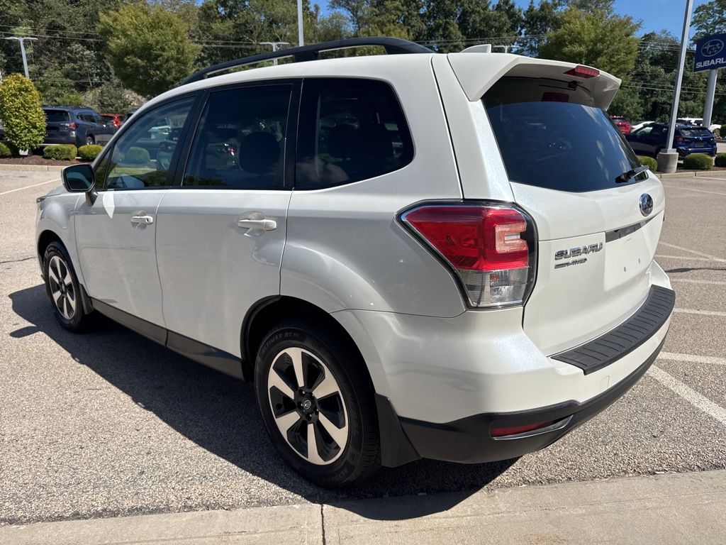 2018 Subaru Forester 2.5i Premium photo 4