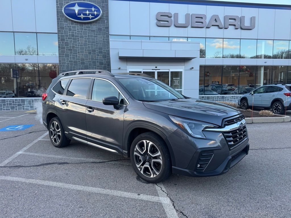 2023 Subaru Ascent Limited's photo