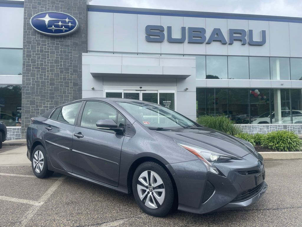 2018 Toyota Prius Three's photo