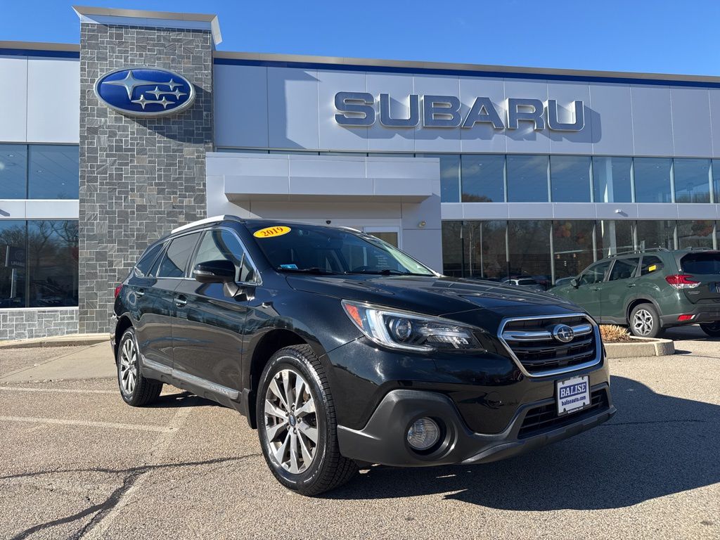 2019 Subaru Outback Touring's photo