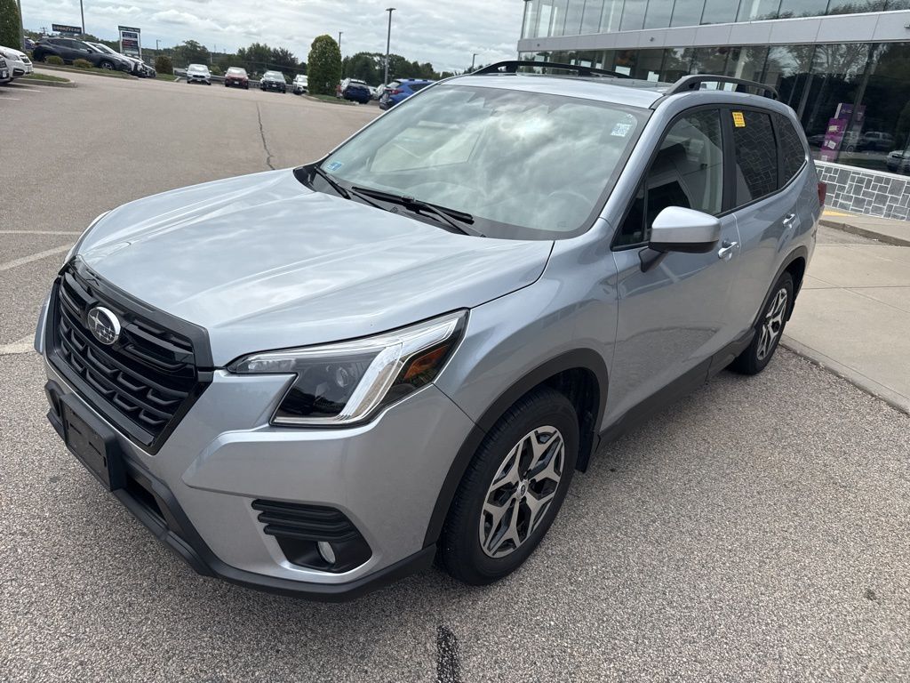 2022 Subaru Forester Premium photo 2
