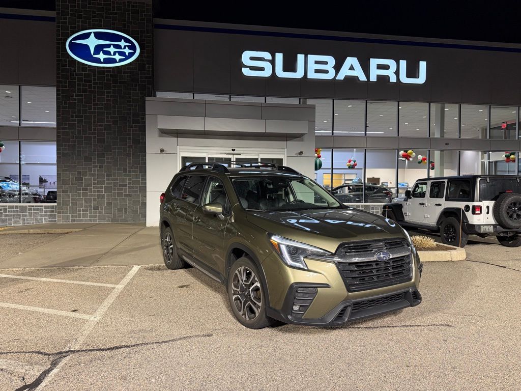 2023 Subaru Ascent Limited's photo