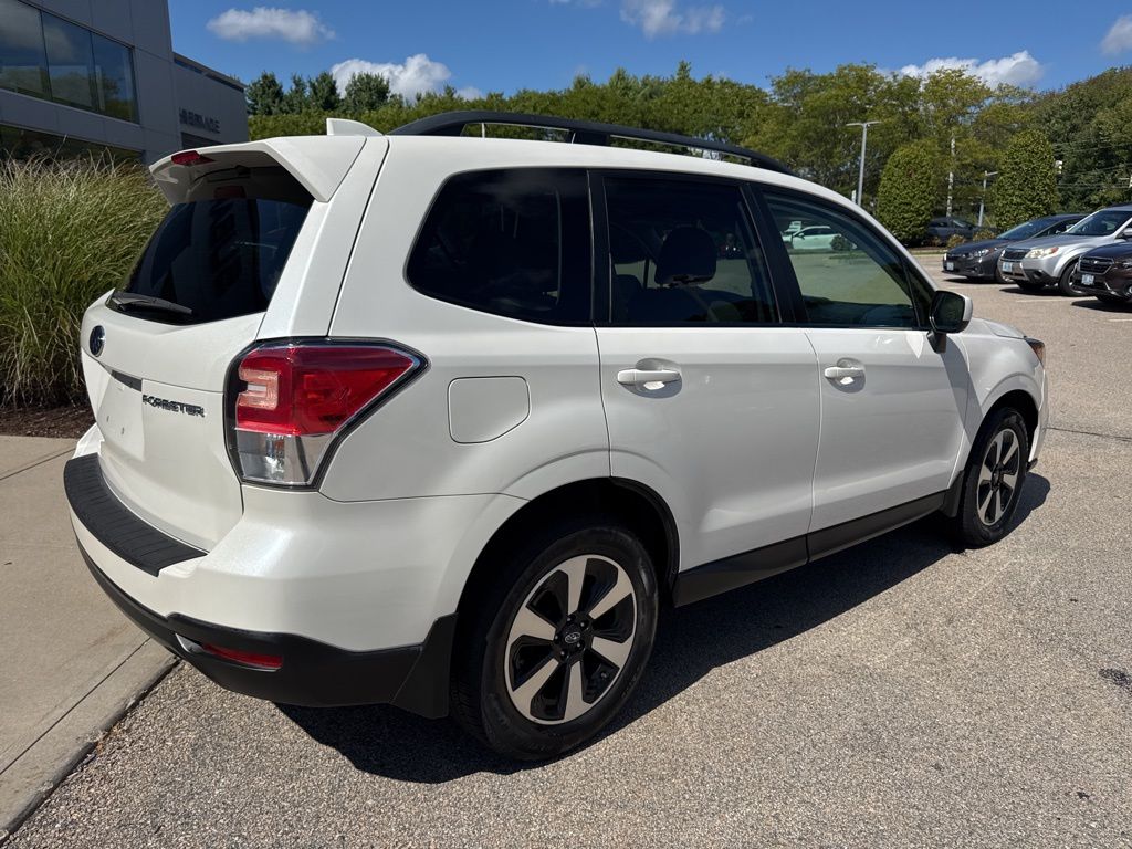 2018 Subaru Forester 2.5i Premium photo 2