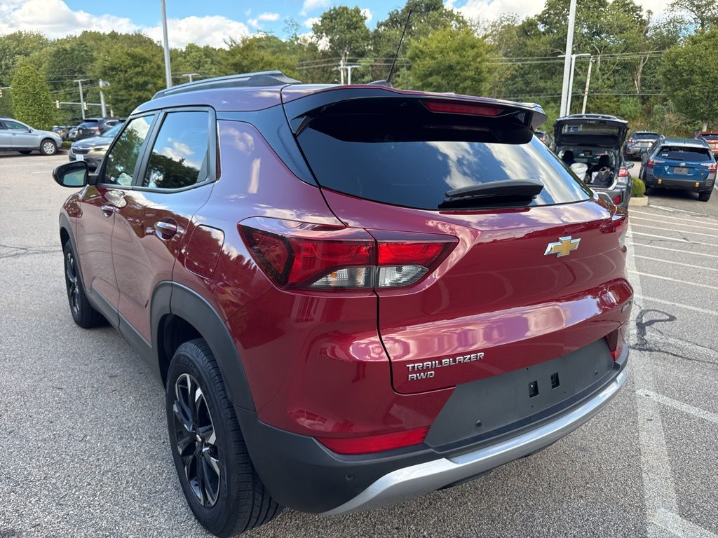 2021 Chevrolet Trailblazer LT photo 2