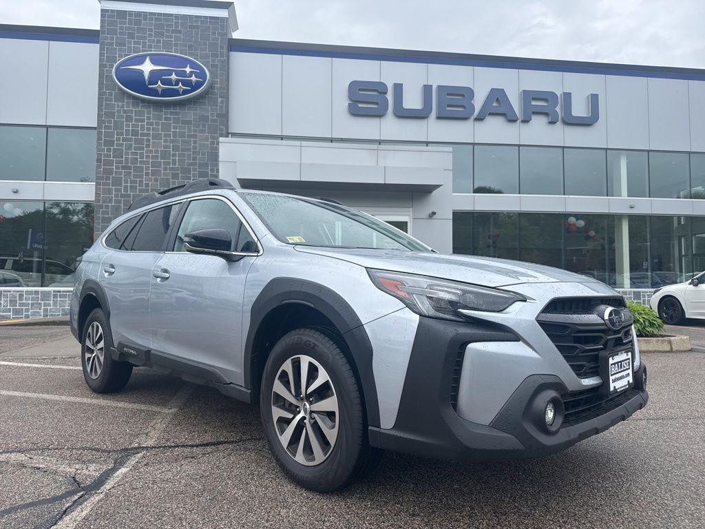 2025 Subaru Outback Premium's photo