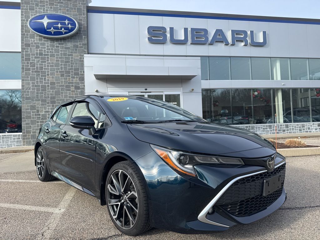 2019 Toyota Corolla Hatchback XSE's photo