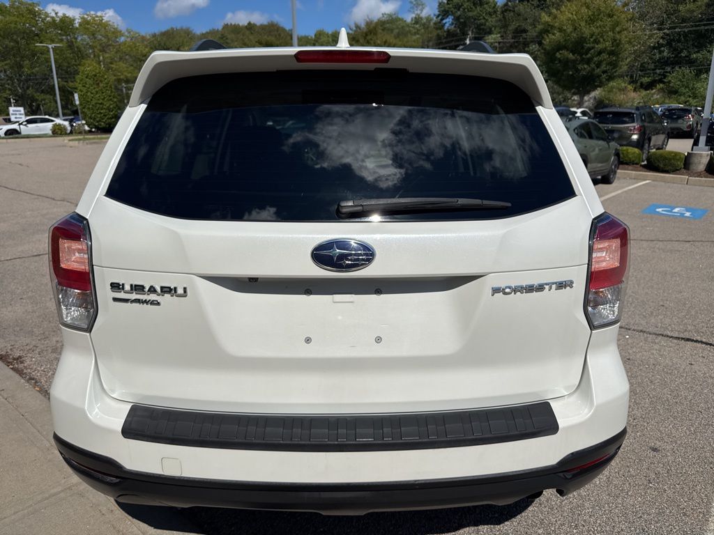 2018 Subaru Forester 2.5i Premium photo 3
