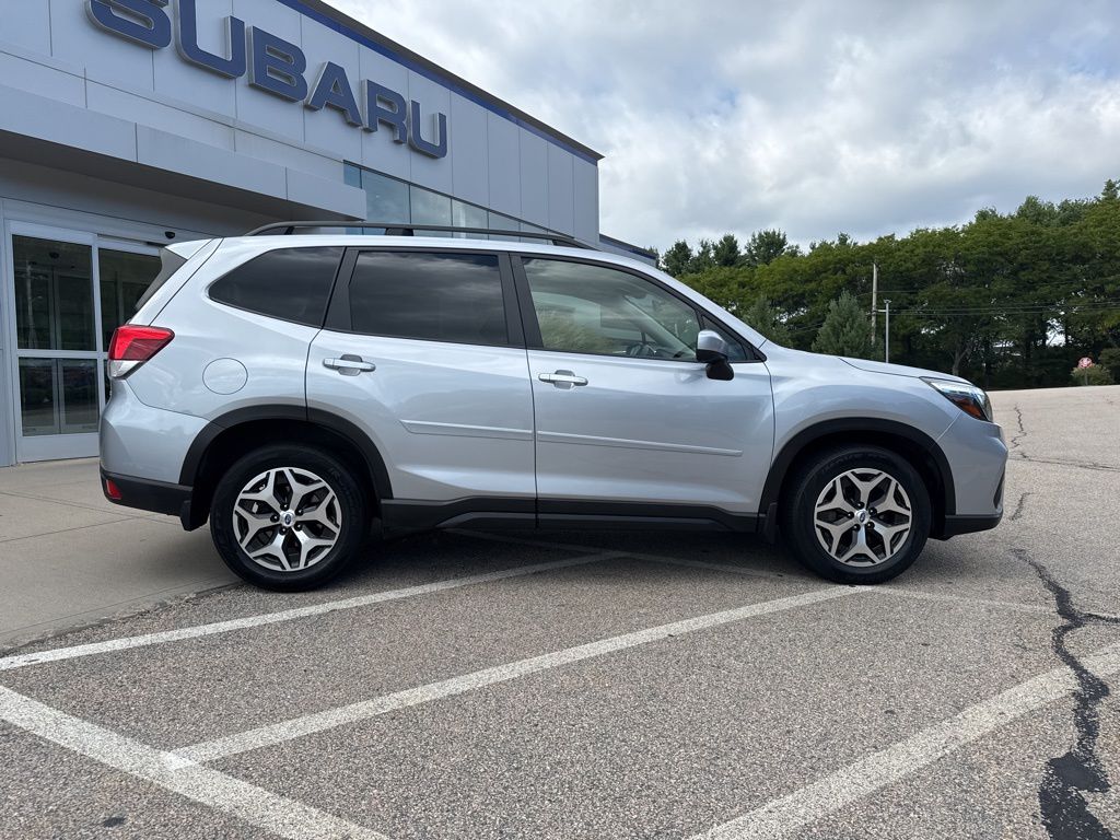 2019 Subaru Forester Premium photo 3