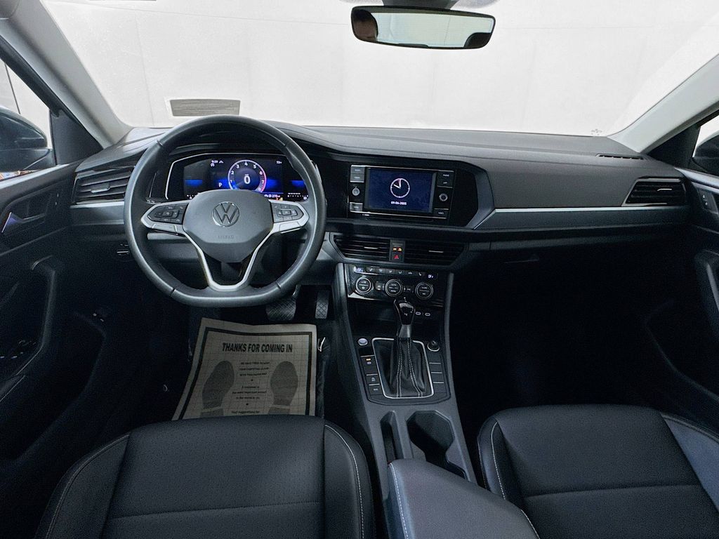 2024 Volkswagen Jetta SE - Photo 16
