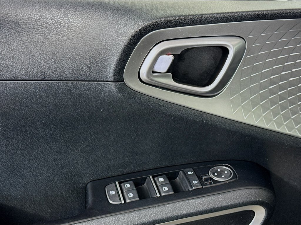 2023 Kia Soul LX - Photo 13