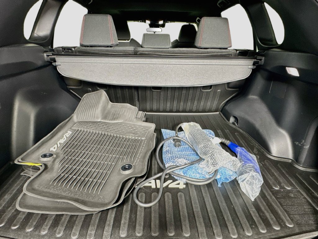 2024 Toyota RAV4 SE - Photo 28