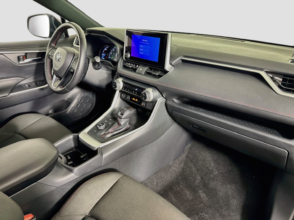 2024 Toyota RAV4 SE - Photo 31