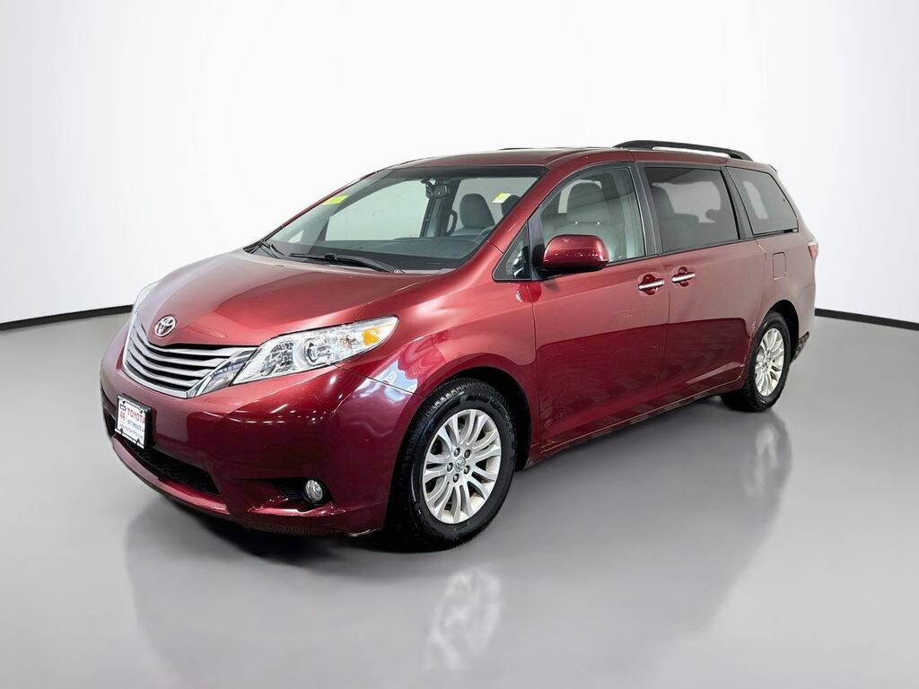 Used 2017 Toyota Sienna XLE Minivan/Van