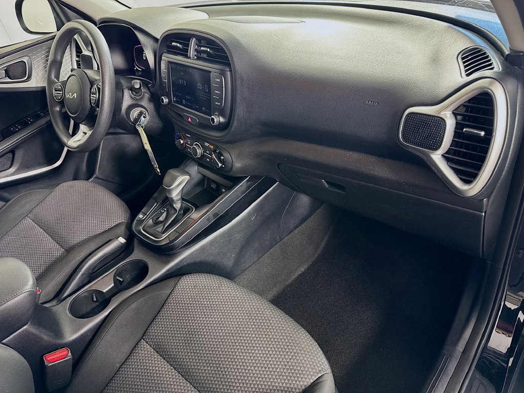 2023 Kia Soul LX - Photo 30