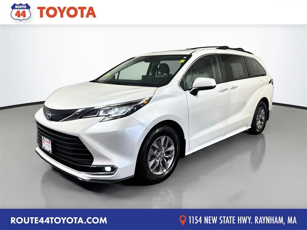 Used 2023 Toyota Sienna XLE Minivan/Van