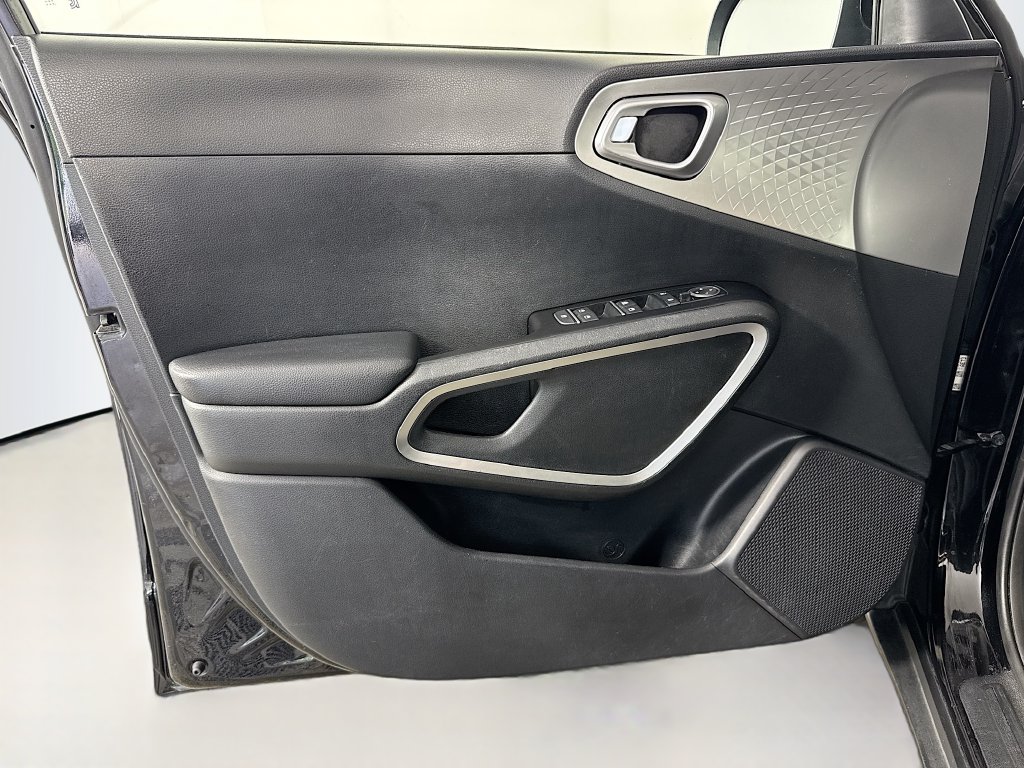 2023 Kia Soul LX - Photo 12