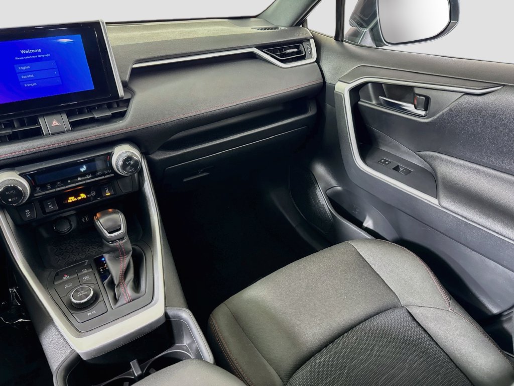 2024 Toyota RAV4 SE - Photo 25