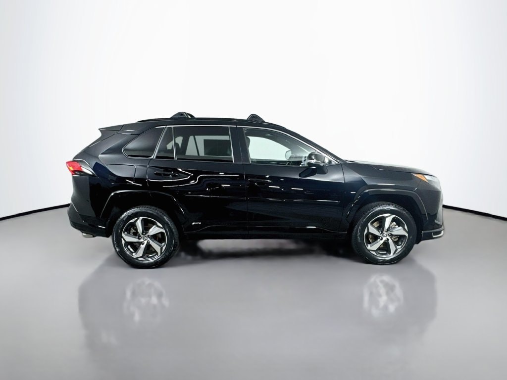 2024 Toyota RAV4 SE - Photo 9