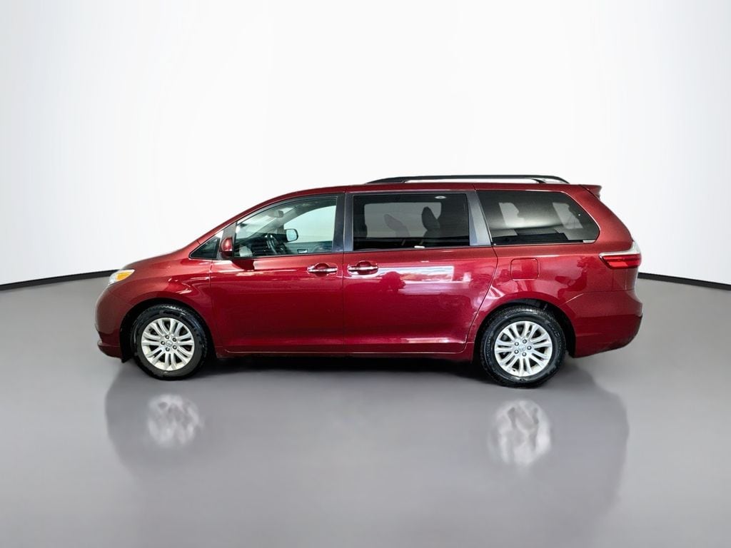 Used 2017 Toyota Sienna XLE Minivan/Van