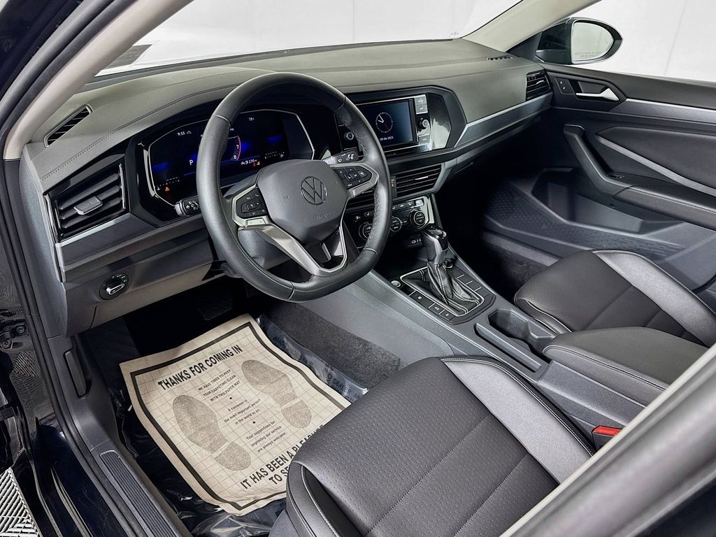 2024 Volkswagen Jetta SE - Photo 8