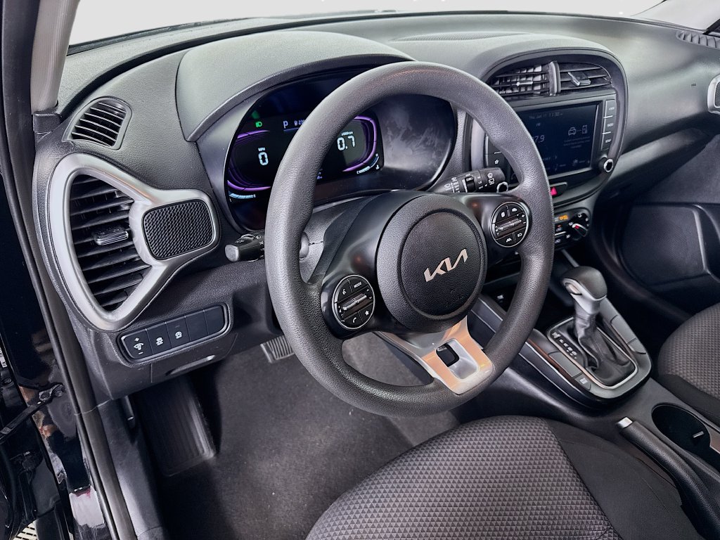 2023 Kia Soul LX - Photo 18