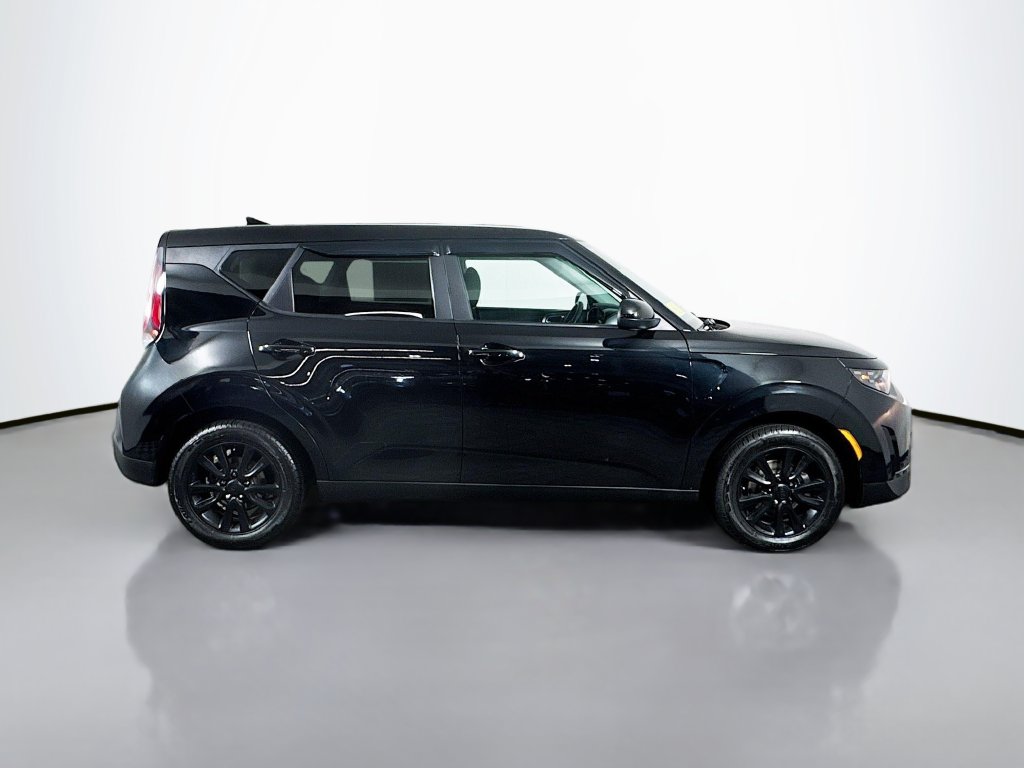 2023 Kia Soul LX - Photo 9