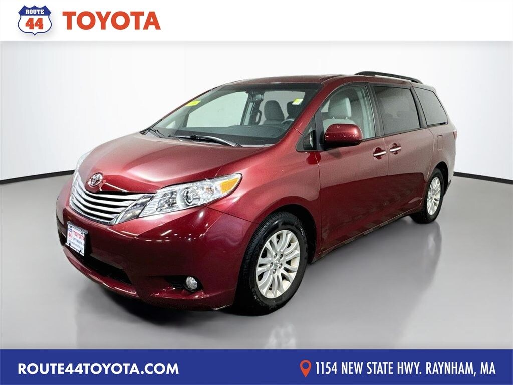 Used 2017 Toyota Sienna XLE Minivan/Van