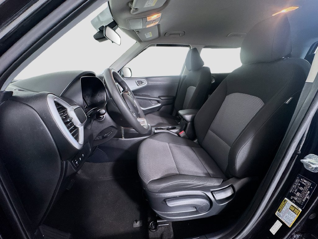 2023 Kia Soul LX - Photo 17