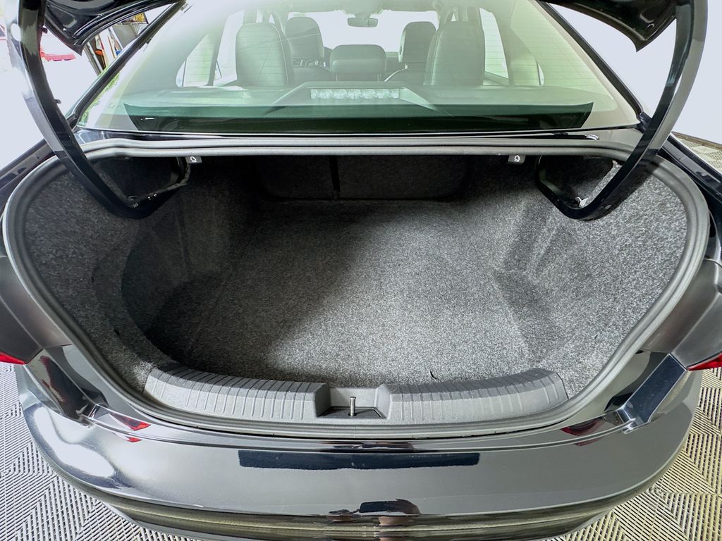 2024 Volkswagen Jetta SE - Photo 17