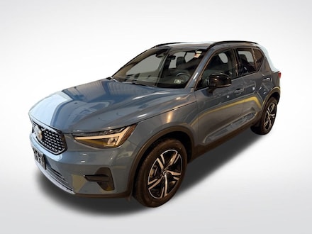 2024 Volvo XC40 B5 Core SUV