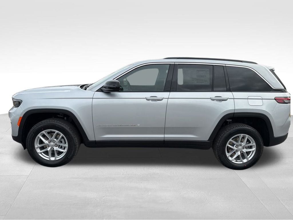 New 2025 Jeep Grand Cherokee LAREDO X 4X4 Sport Utility