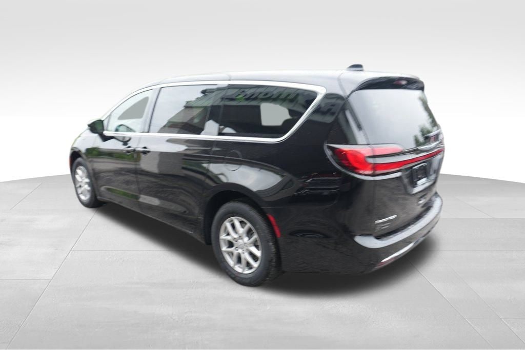 New 2026 Chrysler Pacifica SELECT Passenger Van